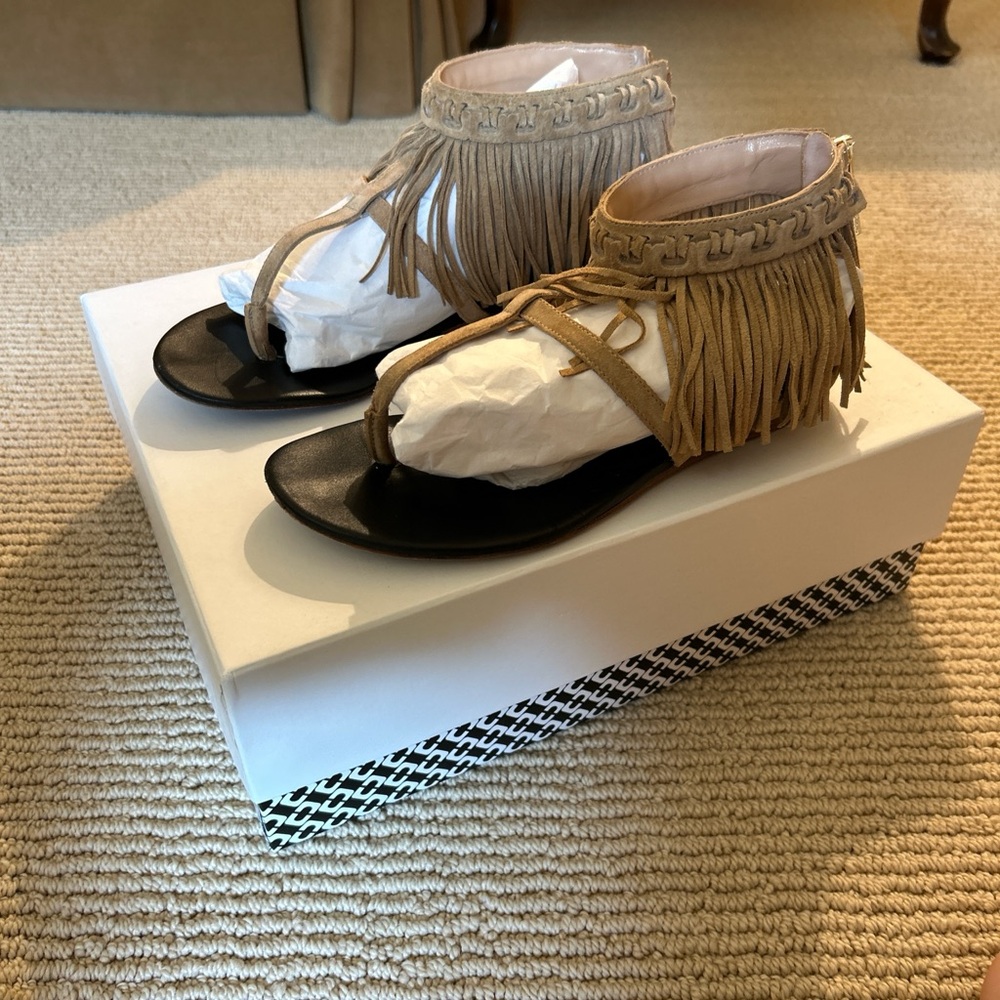 Chic Fringe Sandals in Tan and Black